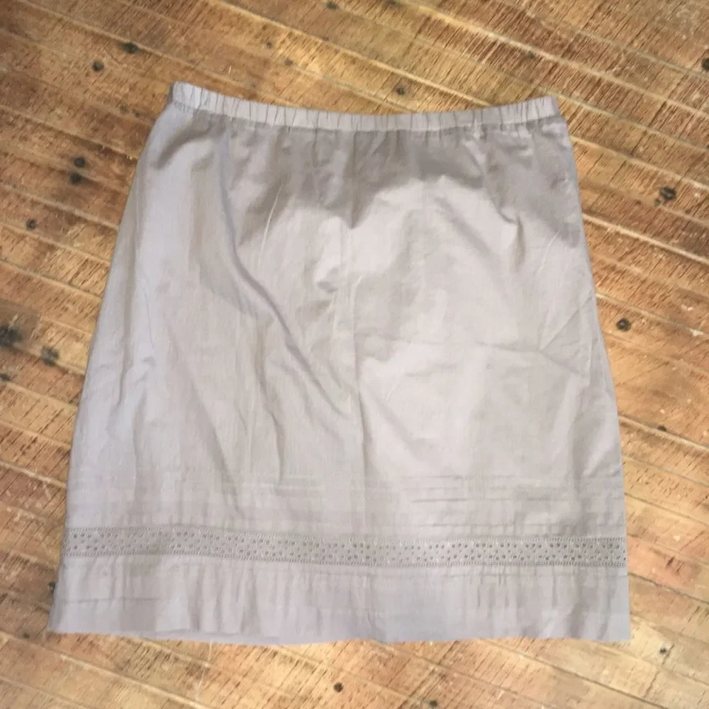 Eddie Bauer tan elastic waist knee length skirt